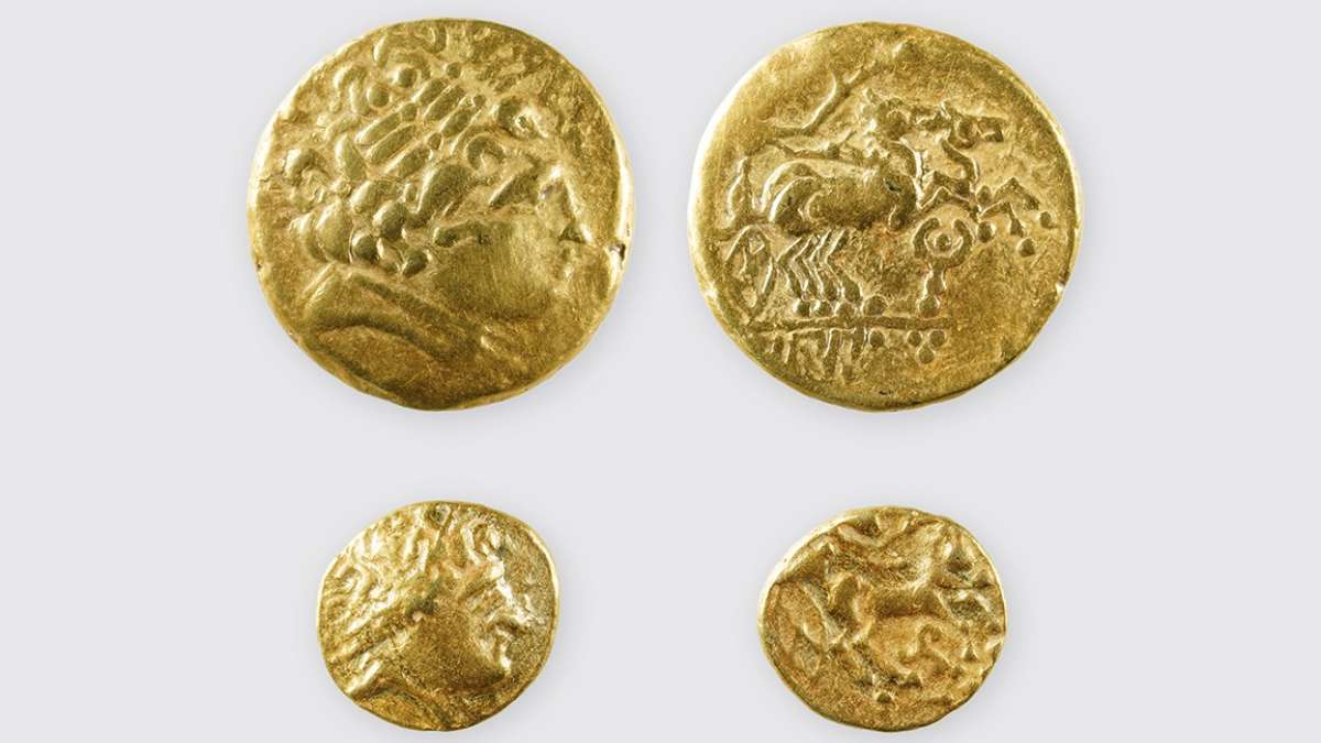 Descubren miles de monedas celtas de oro y plata de 2.300 años ocultas en un pantano europeo